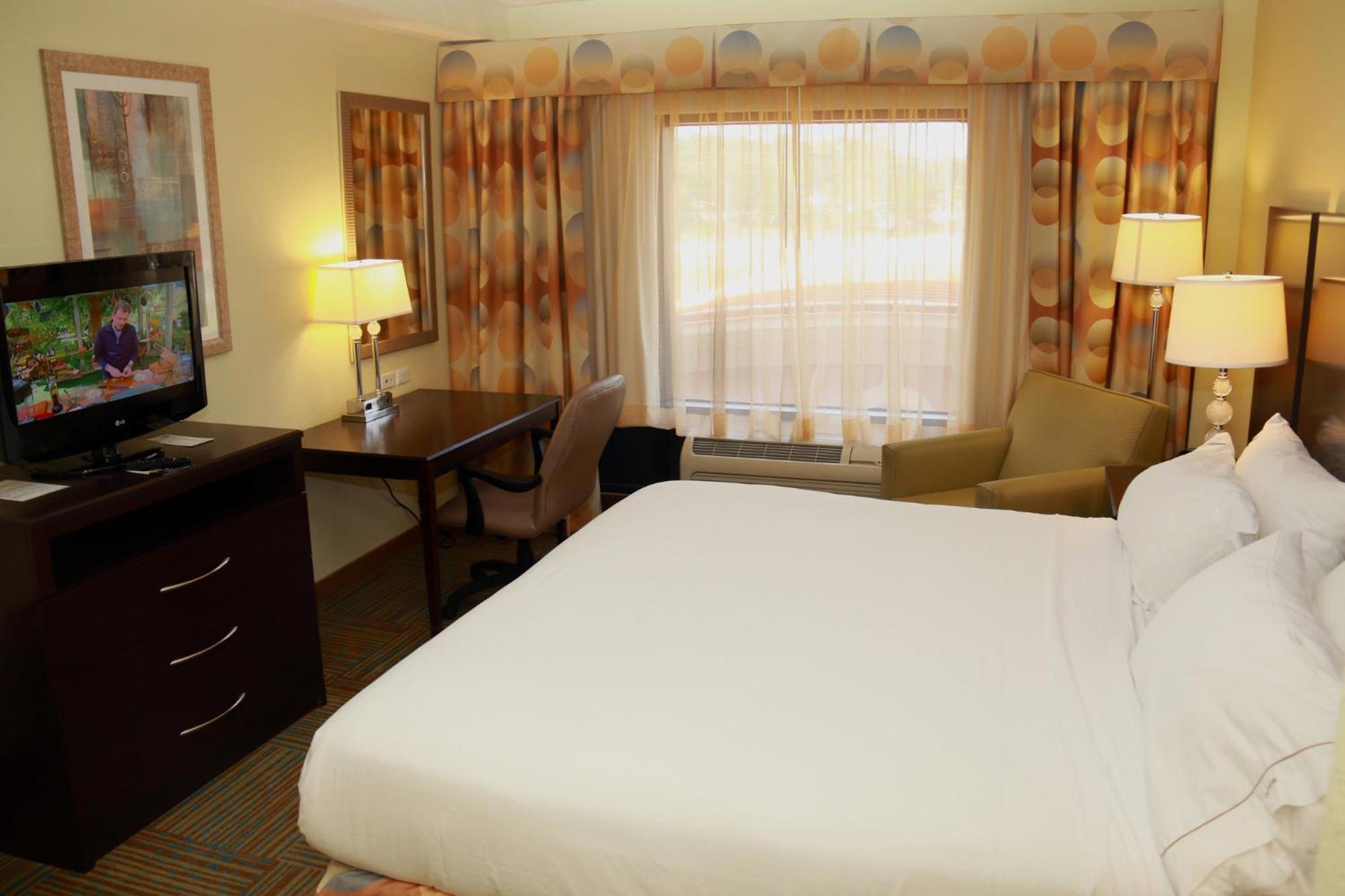 Holiday Inn Express Hotel & Suites Perry, An Ihg Hotel Exterior photo