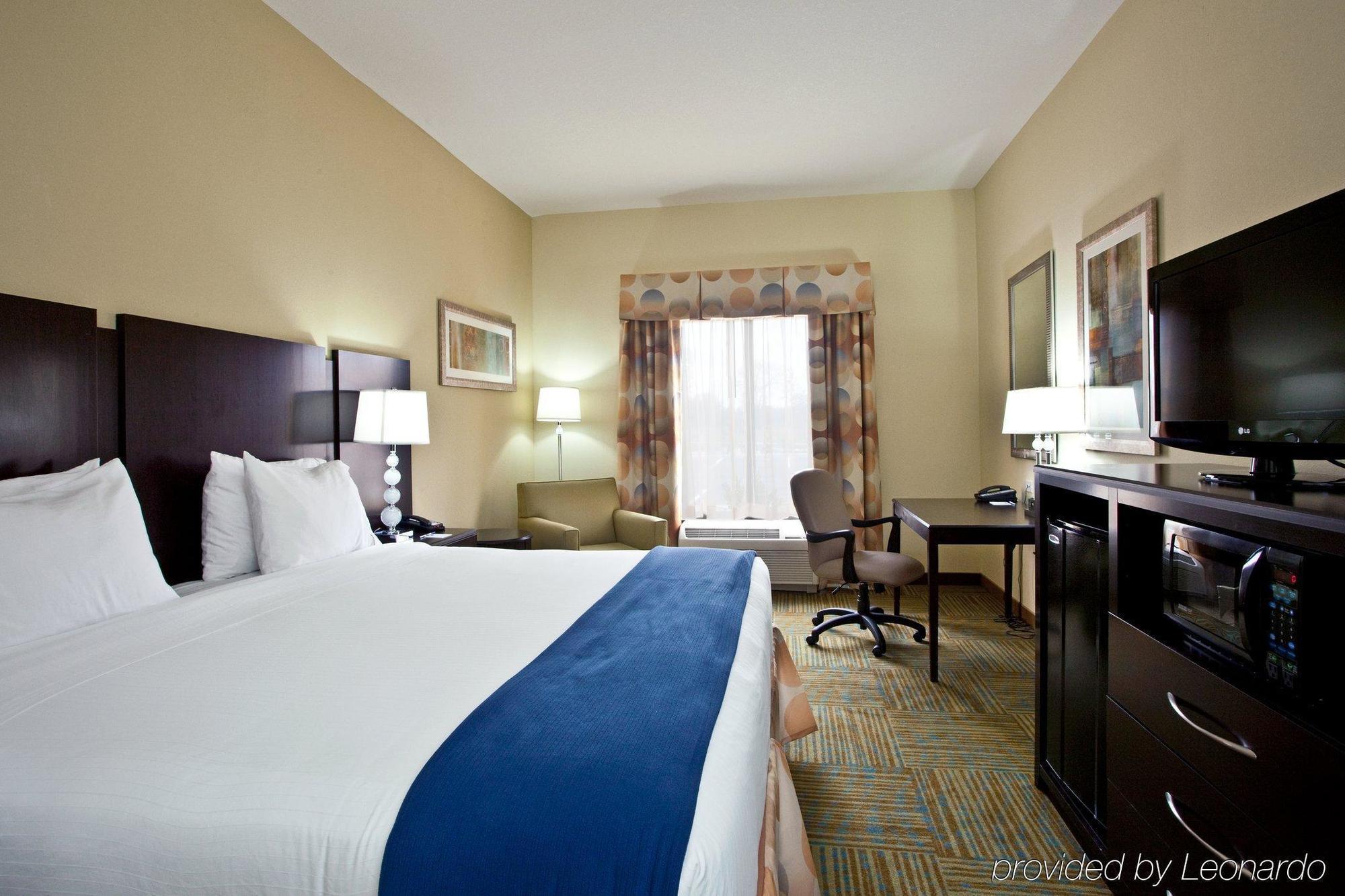 Holiday Inn Express Hotel & Suites Perry, An Ihg Hotel Room photo