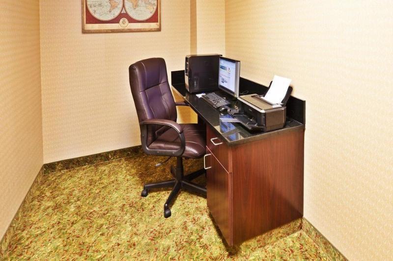 Holiday Inn Express Hotel & Suites Perry, An Ihg Hotel Exterior photo